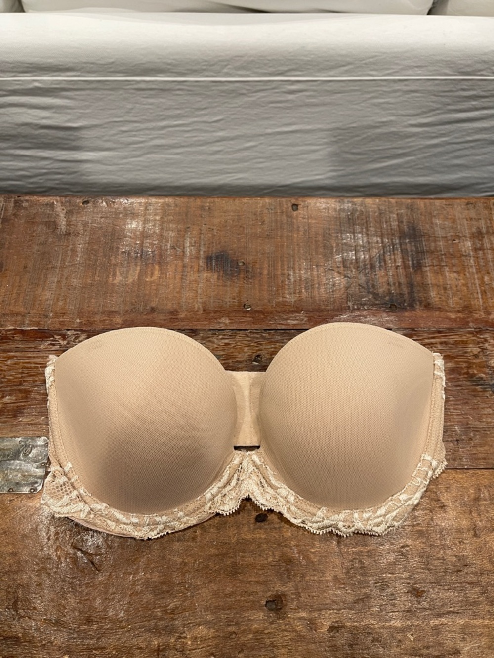 Natori Feathers Strapless Lace-Trim Nude Bra